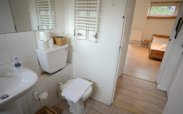 Bright & Spacious Studio Flat in SE8