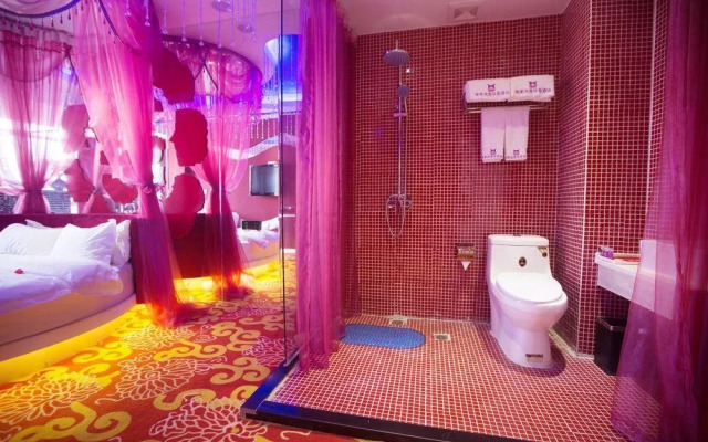 Luoyang Love Romantic Scene Hotel(洛阳唯爱浪漫场景酒店(新都汇王城公园地铁站店))