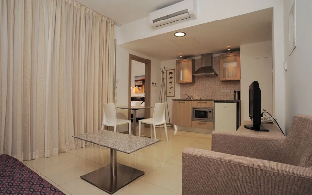Frixos Suites Hotel Apartments