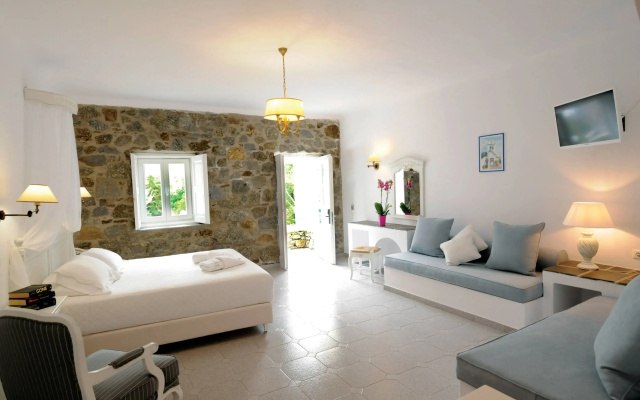 Kamari Hotel