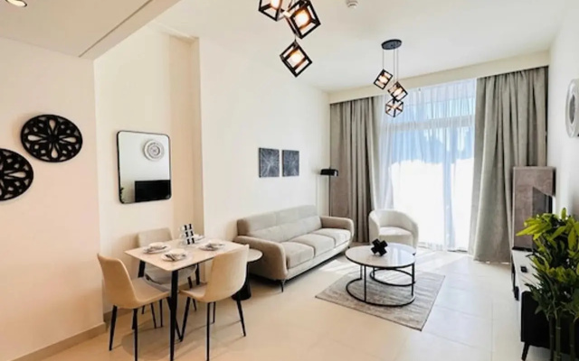 OYO HOME 1350 Premium 1-bed Apt Burj Crow