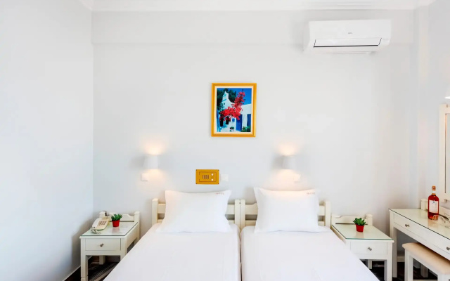Irene Hotel & Studios - Beachfront