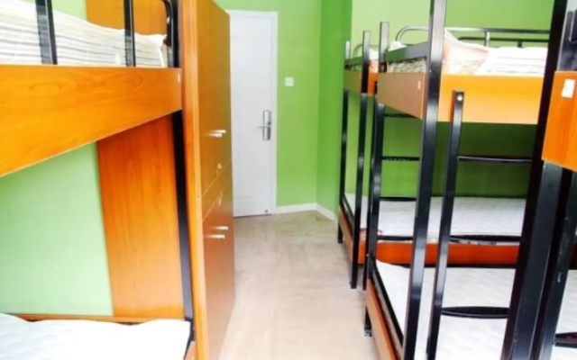 Meet int'l Youth Hostel Pichaiyuan