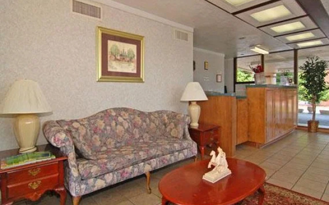 Williamsburg Travel Inn