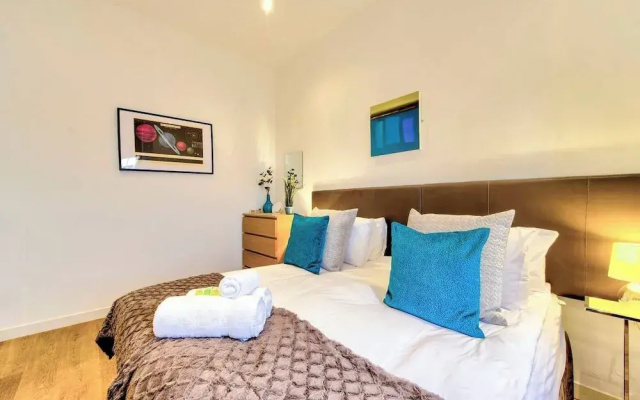 JOIVY Quiet Mews Street Apartment in the Heart of Edinburgh