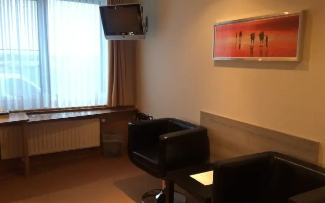 Axis Hotel