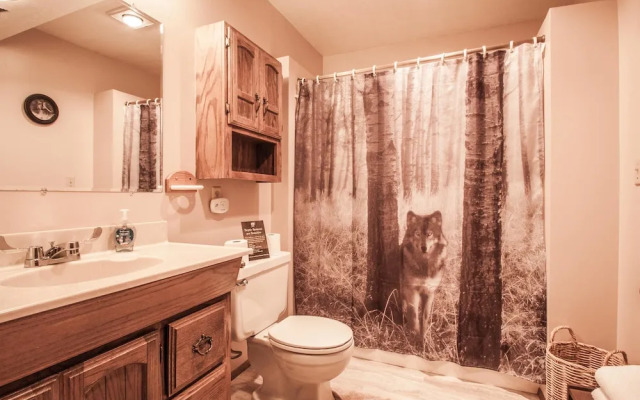 Whispering Winds Apartment 3 NW Comfy Cabins