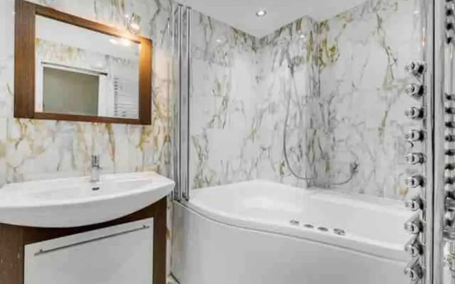 Captivating 3Bed Apartment in London