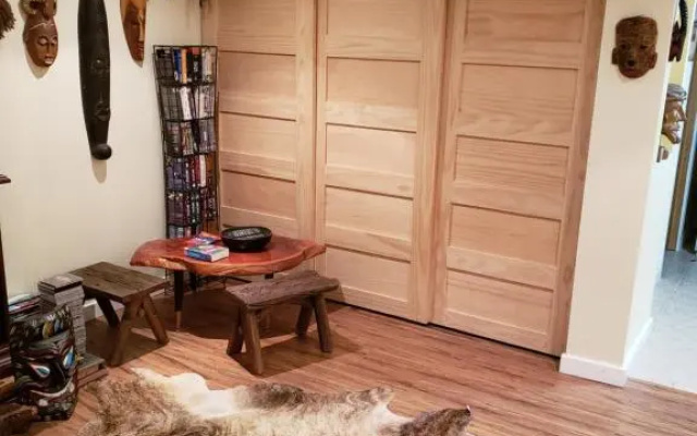 Surrey chic 2 bdrm basement unit
