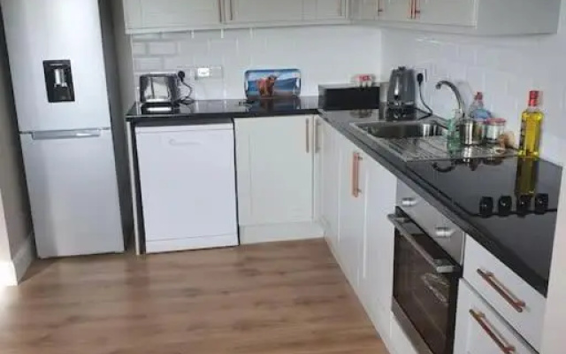 Private 3 Bedroom House Ideal for Family & Friends