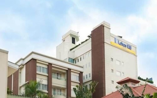 Отель Lohas Residences Sukhumvit Бангкок вид на фасад