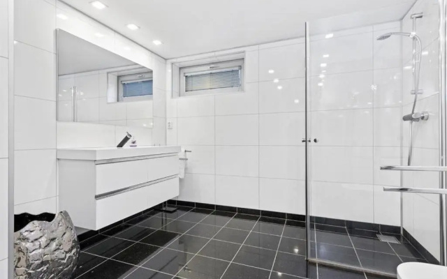 Peak Apartments