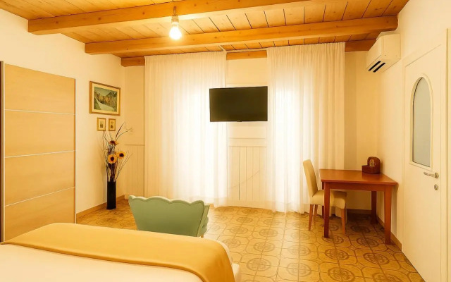 Amalfi Coast Room
