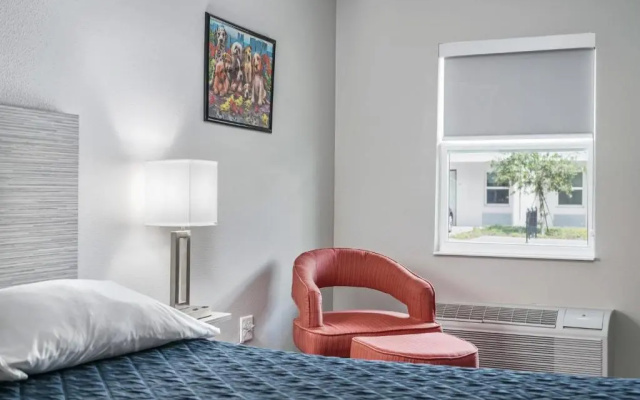 Baymont by Wyndham Ocala Suites