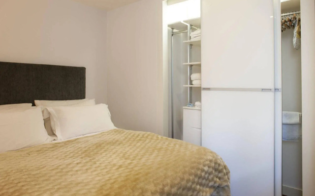 Oxford Street Apartments