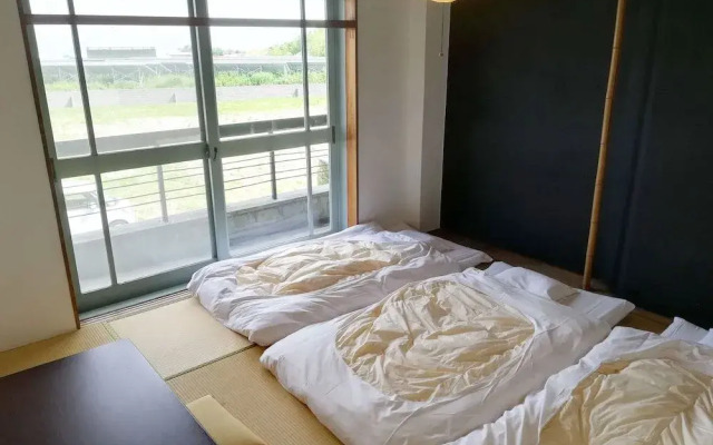 J-Hoppers Lake Biwa Guesthouse