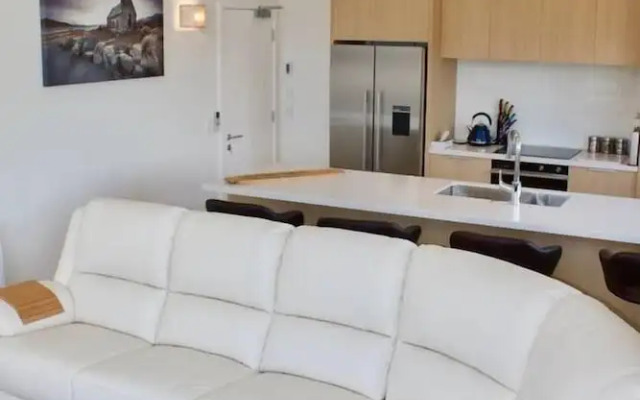 52: Stunning Views Family House, Queentown Hill