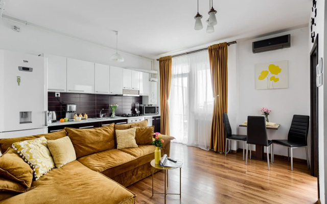 Ari Yellow Apartment