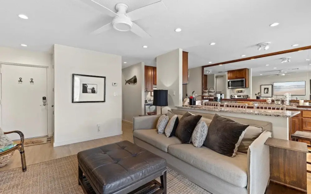Colony Beach Club 246