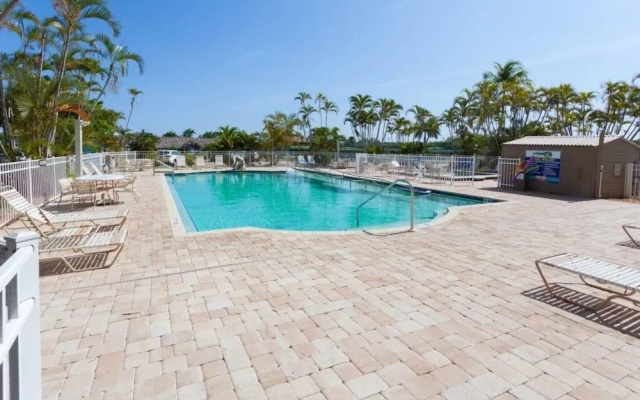 Nora's Bonita Beach & Tennis Condo