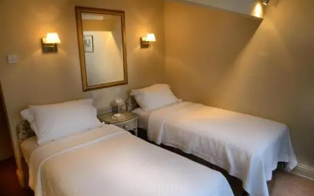 Clare House Hotel