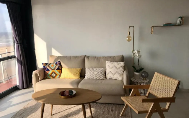 Luxury Seaview Apartment with free private garage