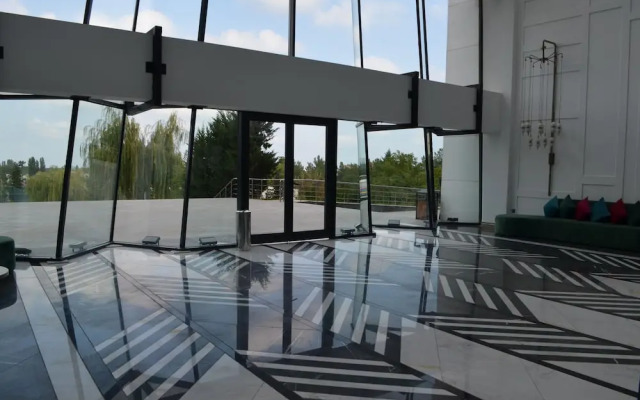 Отель Arena Grand