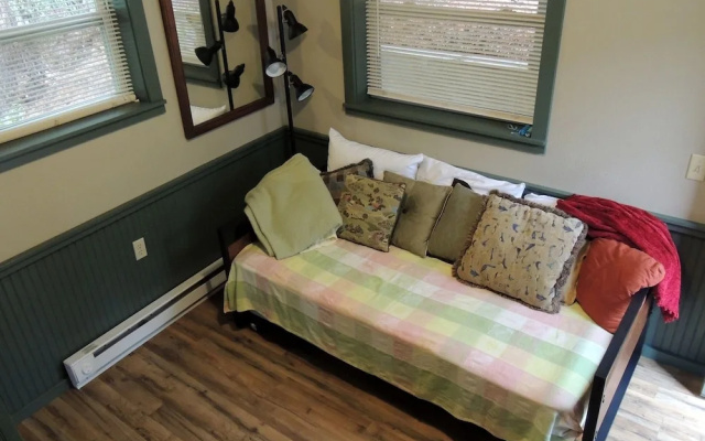Grey Log #383358 - 1 Br Home