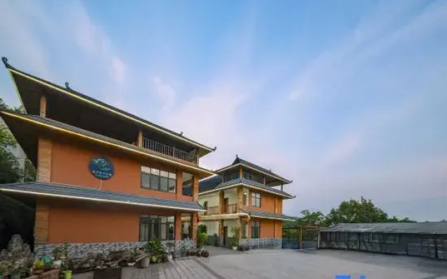 Sea of Clouds at Sun | Leisure and Holiday Courtyard
