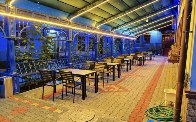 Yining Moon Canal Homestay