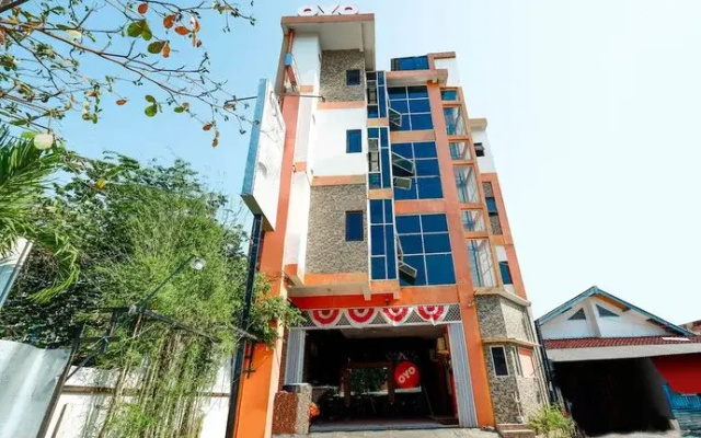 Super OYO 1251 Residence 8