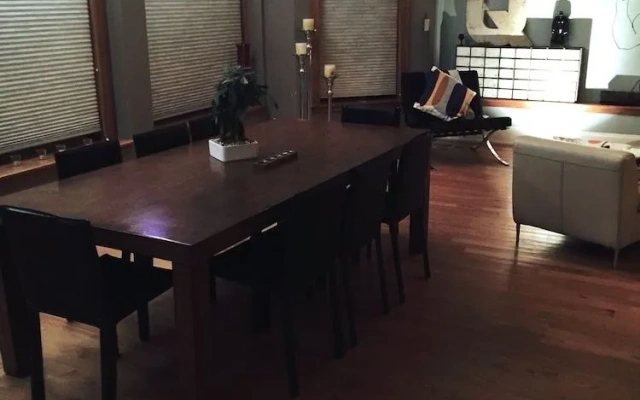 House 5863- Chicago's Premier Bed and Breakfast