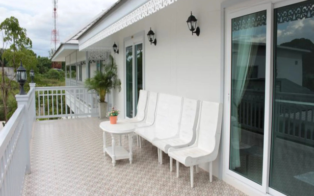 Moeimanee Resort