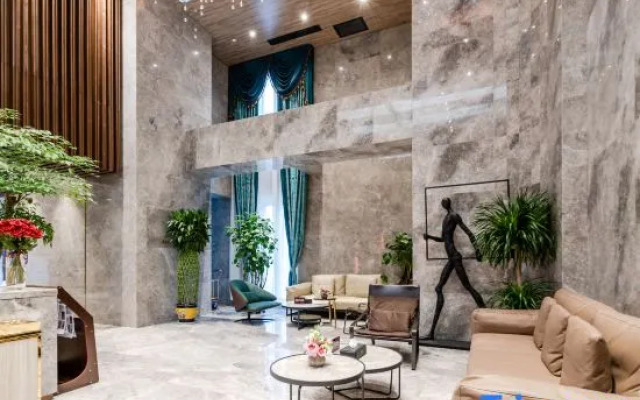 Royal•Garden Hotel