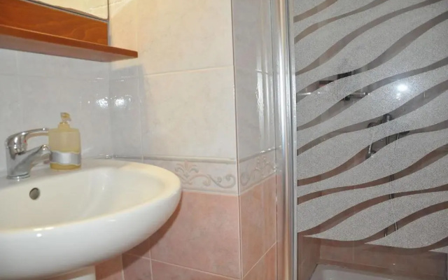 Yades elegant villa 2 minutes away from the beach