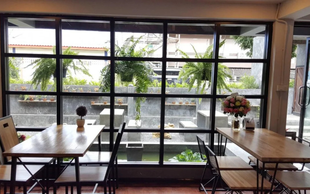 Maya Bed and Food Hostel