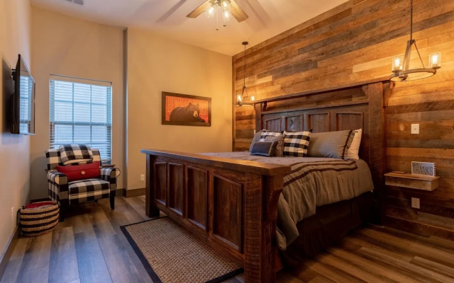 Lakefront Haven - 10 Br Home