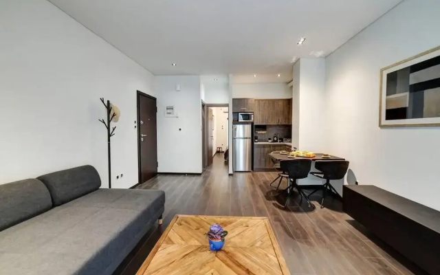 Classy and Stylish Apartment Next to Hilton