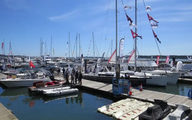 Starboard - Spacious Two-bedroom Apartment