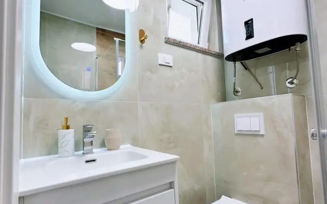 Sea View Apartment Rijeka-free Parking-6 People