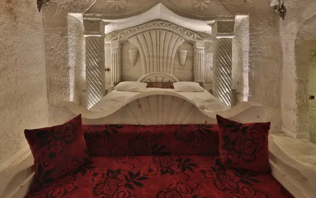 Kayatas Cave Suites