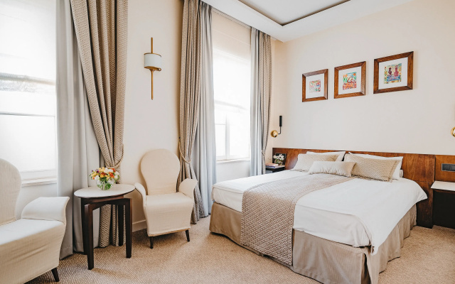 Mamaison Le Regina Boutique Hotel