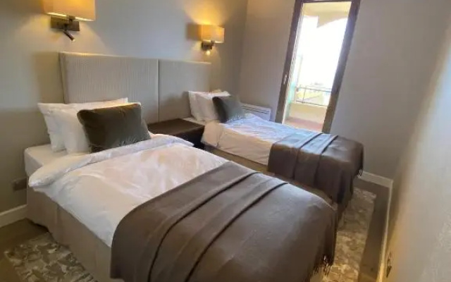 Luxury flat, large sea view terrace, top location