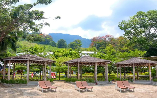 Toba Beach Hotel