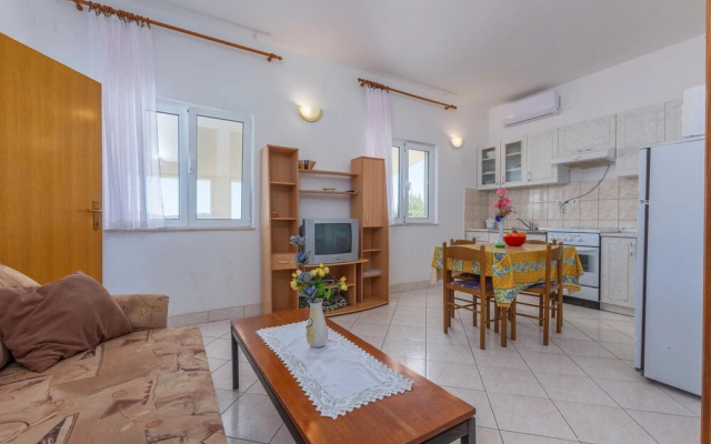 Awesome Home in Sevid With 5 Bedrooms