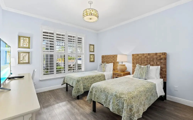 Bologna - Luxury 2-BR Condo with Lake & Golf Views at Green Links, Lely Resort. Access to Pool, Hot Tub, Tennis Courts, and Golf Courses. Near Naples Beaches & Downtown