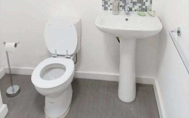 Spacious one bedroom family apartment -non smoker