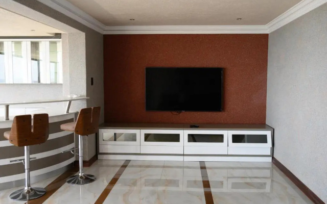 Luxury Point Waterfront Apartment at The Spinaker