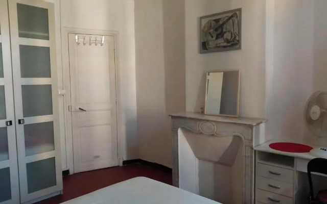 Typical Toulon apartment 50M beaches