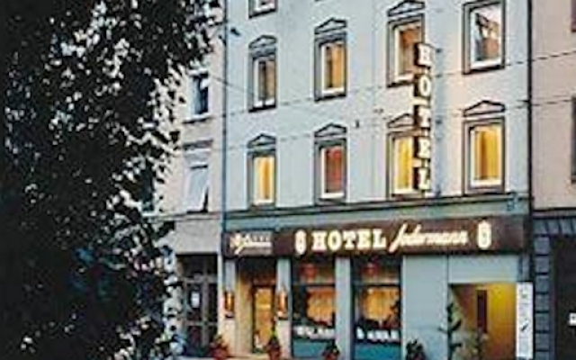 Hotel Jedermann вид на фасад